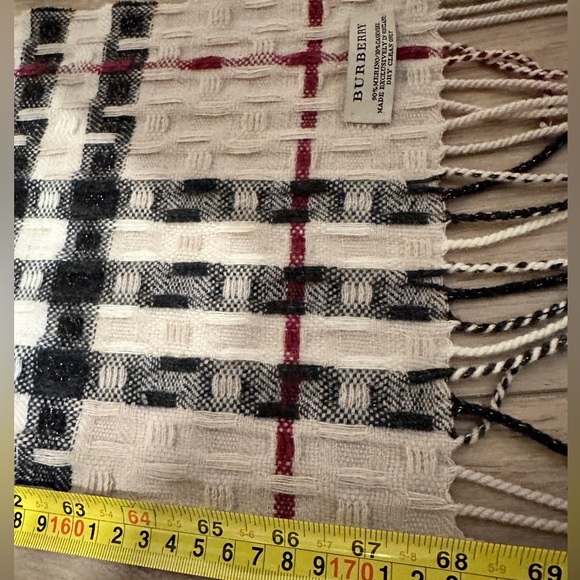 Burberry merino winter scarf - Picture 6 of 6